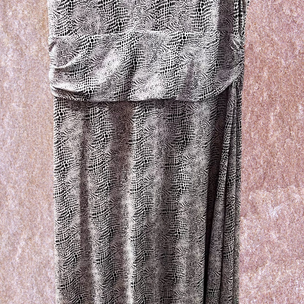 Like New, Vince Camuto Maxi Dress, Size XL
Poly/Spandex Blend